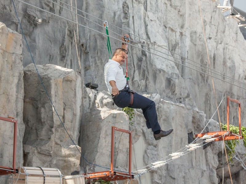 În cadrul lansării parcului de aventură AFI Aventurier,  AFI Palace Cotroceni a organizat prima prezentare de modă din România la înălțime, pe tiroliană