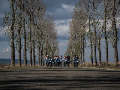 Cicliștii au pedalat pentru viitorul tinerilor români la Ciclaton 2016