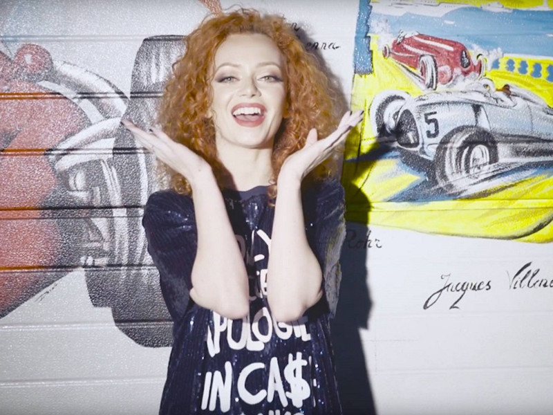 Laura Gherescu lanseaza single-ul şi videoclipul „Jucării”