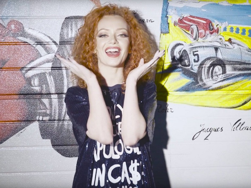Laura Gherescu lanseaza single-ul şi videoclipul „Jucării” Laura Gherescu lanseaza single-ul şi videoclipul „Jucării”