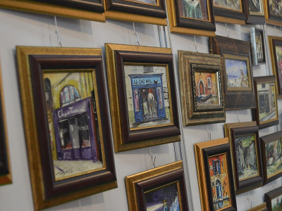 Între 7 și 11 decembrie,  ajutoarele lui Moș Crăciun te inspiră să alegi cadourile potrivite la Romexpo