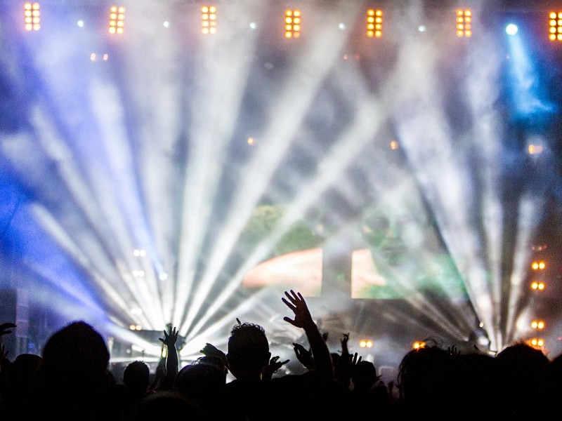 Viţa de Vie şi Iris cântă azi la Bucharest Christmas Market