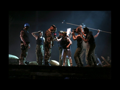 No Man's Land, un spectacol în care viaţa şi moartea îşi dau mâna