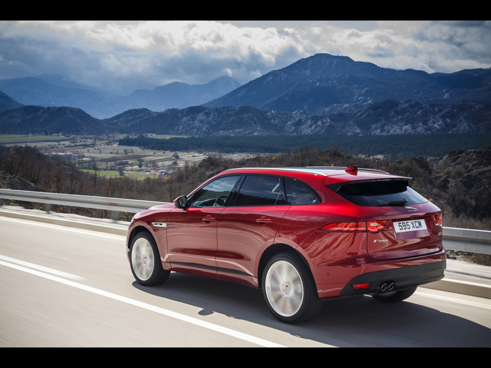 Jaguar F-PACE - o sinteză a sportivității, eleganței, funcționalității și eficienței