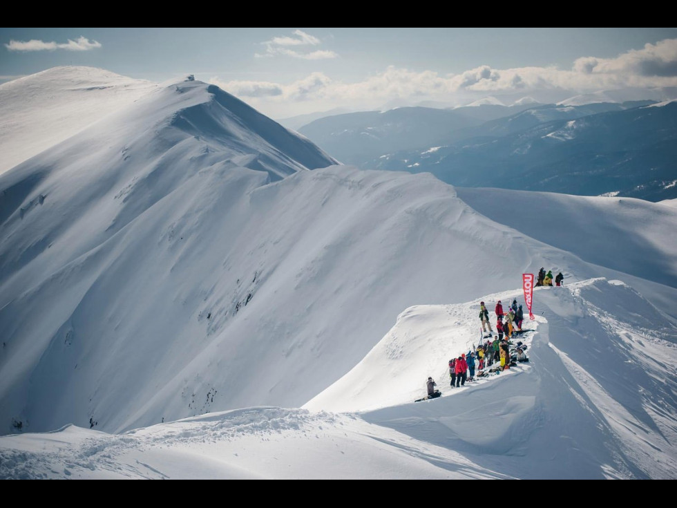 Cei mai tari snowboarderi își dau întâlnire la Red Bull Oslea Hiride 2017