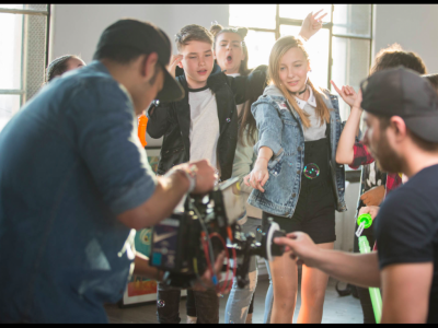 INNA lansează ''Kids in Town'' împreună cu cei 9 copii de la Vocea României Junior INNA lansează ''Kids in Town'' împreună cu cei 9 copii de la Vocea României Junior