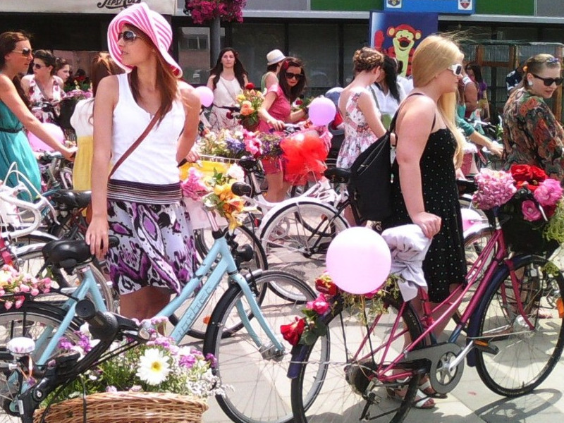 Biciclistele din Capitală se pregătesc de cel mai mare eveniment dedicat lor, Cycle Chic Festival