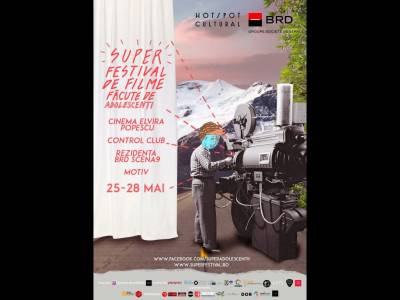 Armata de regizori adolescenţi în sala de cinema, la Festivalul SUPER