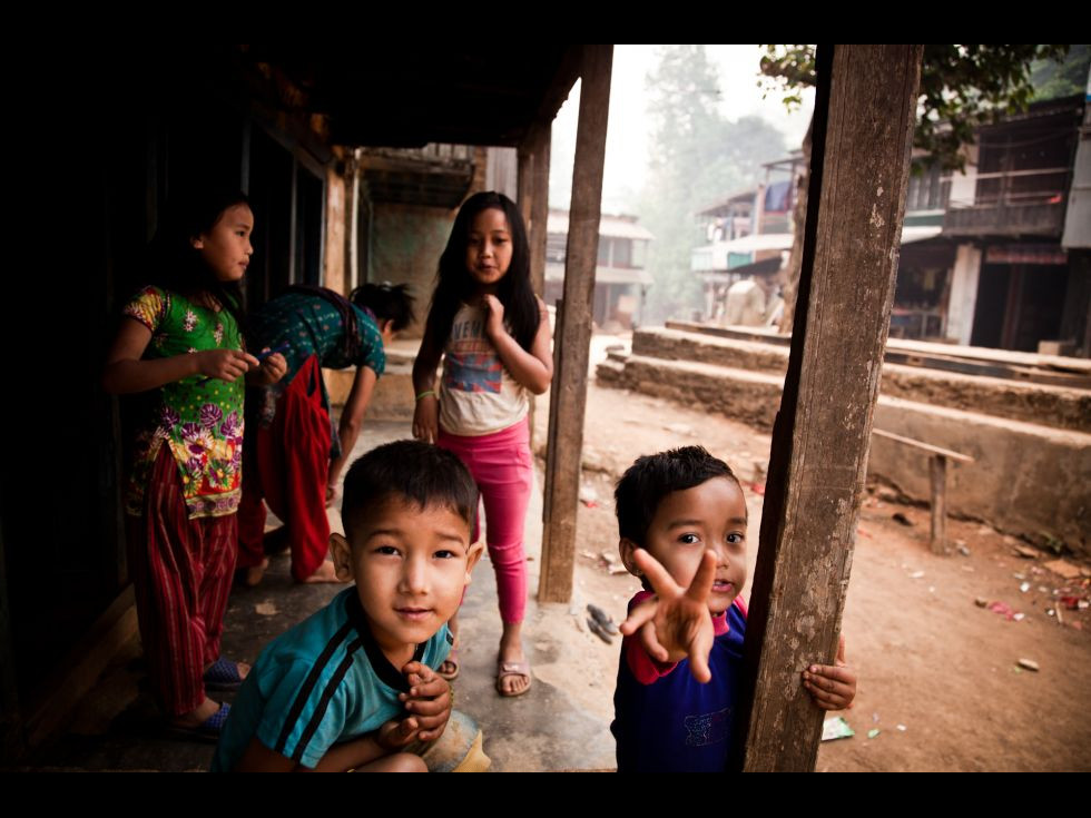 Sapte Seri a ajutat la construcția a două școli afectate de cutremurul din Nepal