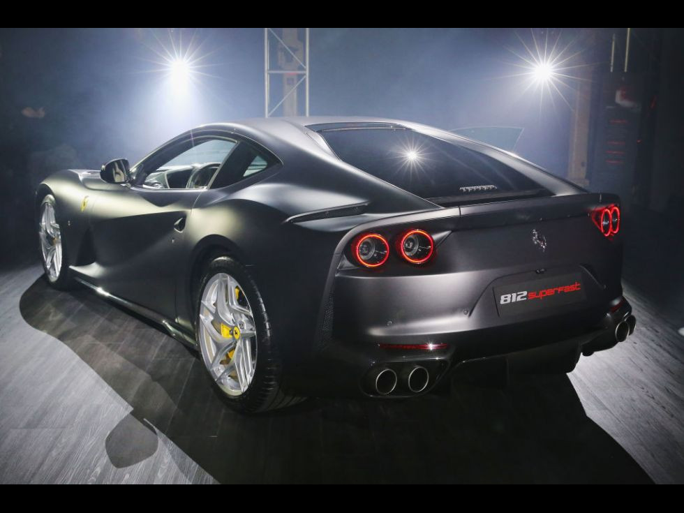 Noua bijuterie italiană Ferrari 812 Superfast a fost lansată