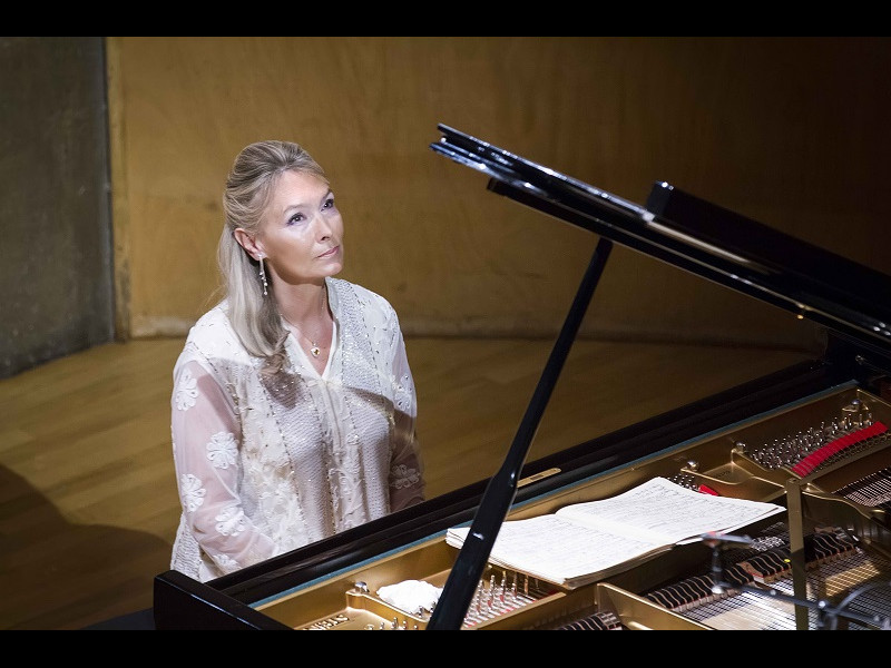 Pianista Elizabeth Sombart din nou la București