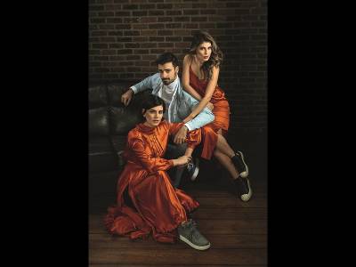 Cu Laura, Liviu și Sânziana în același pat Cu Laura, Liviu și Sânziana în același pat