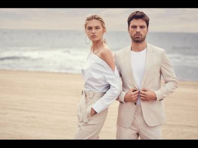 Romee Strijd și Sebastian Stan în Summer of Ease