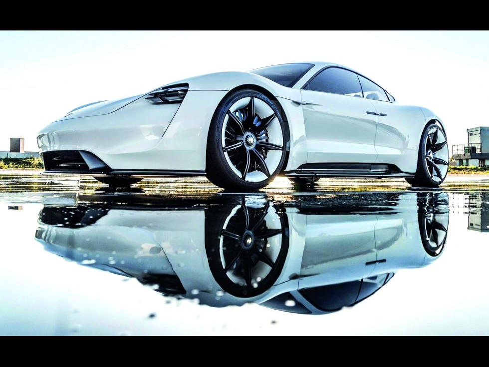 Porsche Taycan e aici Porsche Taycan e aici