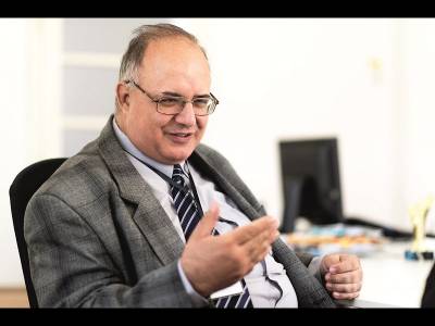 ”La 100 de ani, România este o ţară tânără.” Bogdan Murgescu, istoric ”La 100 de ani, România este o ţară tânără.” Bogdan Murgescu, istoric