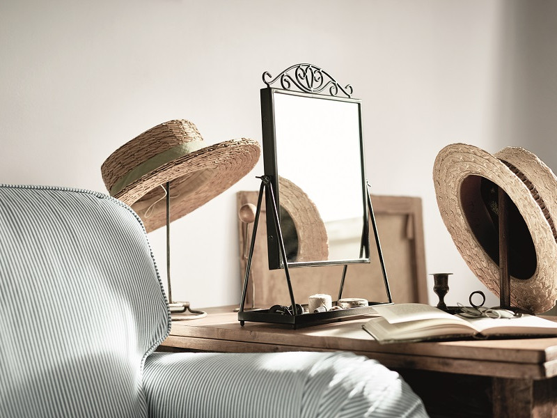Detalii feminine în decor Detalii feminine în decor