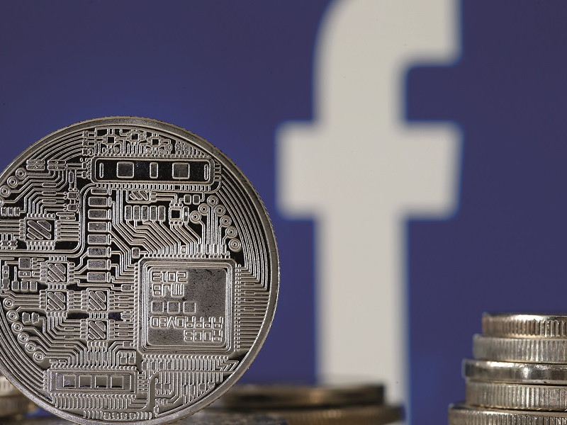 De ce Facebook îţi vrea banii și de ce o să-i primească