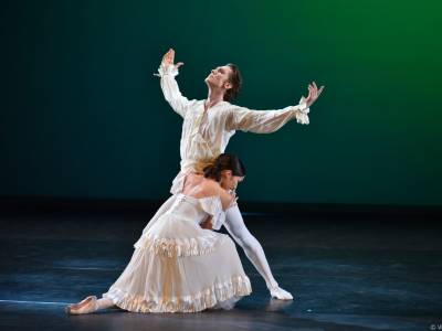 Explozie de tehnică, eleganță și emoție la Gala de Balet „Carmen Sylva”. Publicul a aplaudat în picioare minute în șir la finalul reprezentației
